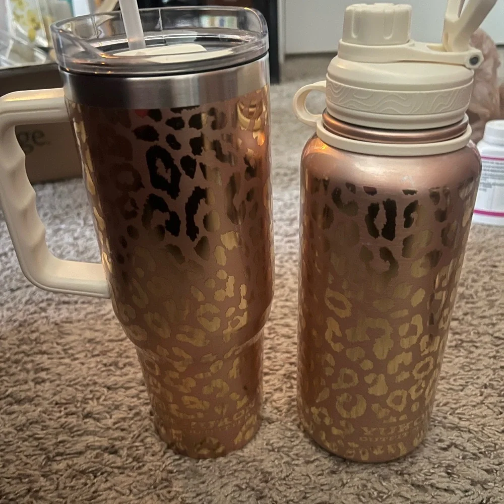Buc-ee's Leopard Print 32oz Water Bottle - Picture 3 of 5